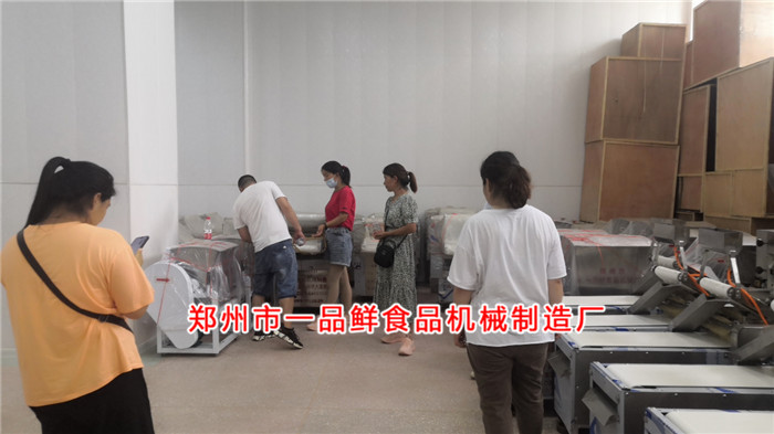 客服接待開(kāi)封新老客戶(hù)